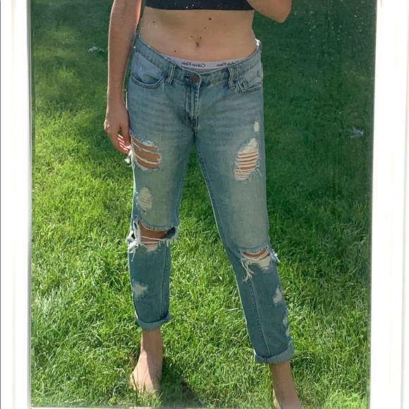 UO • Destroyed Denim - Picture 3 of 3